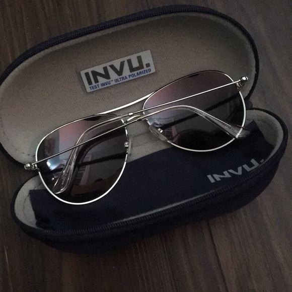 Sunglasses with case - Picture 3 of 5